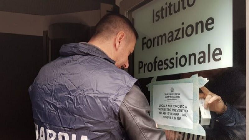 Scuola per parrucchieri ed estetisti abusiva: la Guardia di Finanza sequestra la struttura