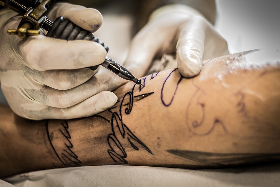 Controllo pigmenti tatuaggi, l’Italia è all’avanguardia