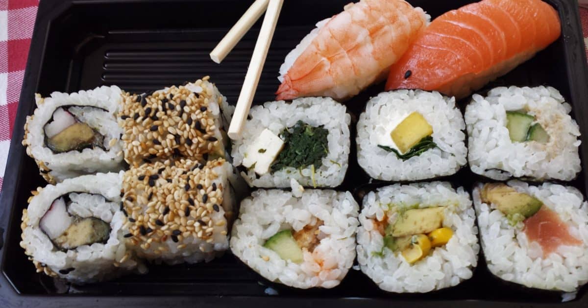 La dieta degli sportivi in estate? Gli esperti dicono sushi