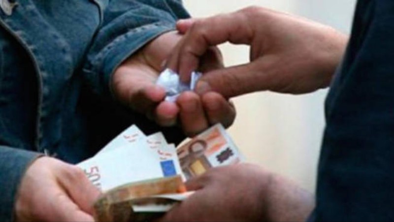 Droga nascosta in cucina: arrestato spacciatore a Cesano