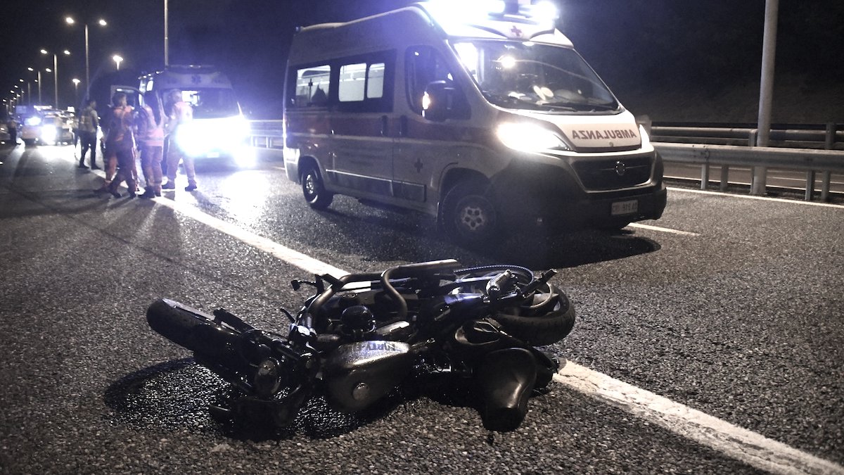 Ubriaco travolge e uccide due ragazzi in moto sulla Tangenziale Nord FOTO