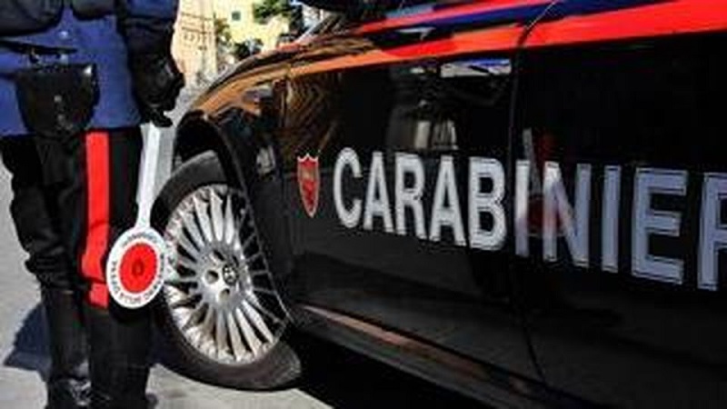 Beccato dai carabinieri con droga in macchina: arrestato