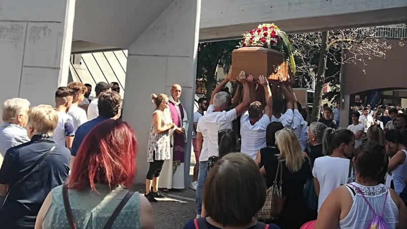 L’ultimo saluto a Mamma Rosa: “Ci ha insegnato l’amore e il rispetto”