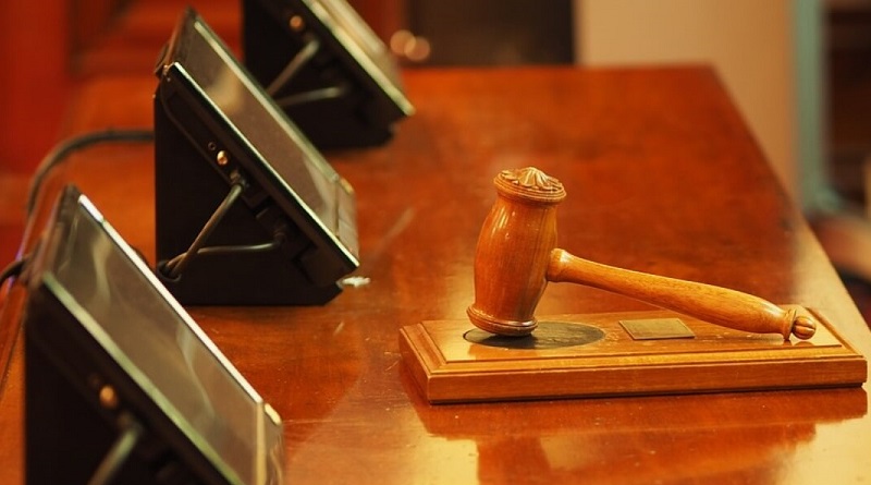 L’imputato è scaramantico e fa spostare l’udienza fissata per il giorno 17