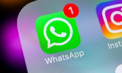 Violenta tre bambine usando profili falsi su WhatsApp