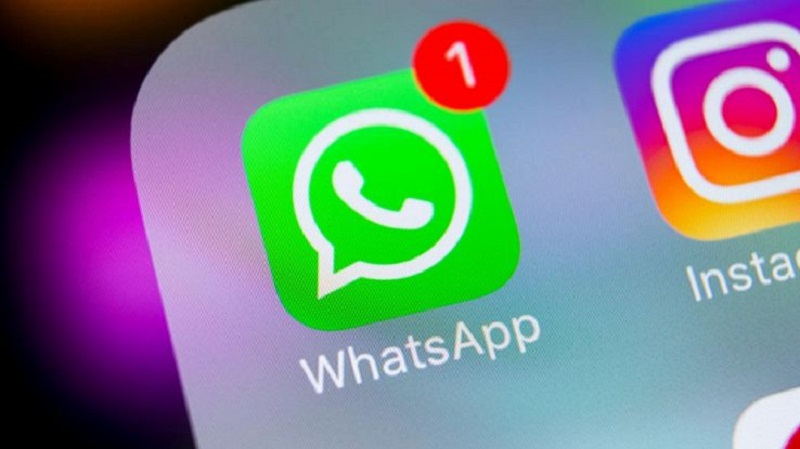 Violenta tre bambine usando profili falsi su WhatsApp