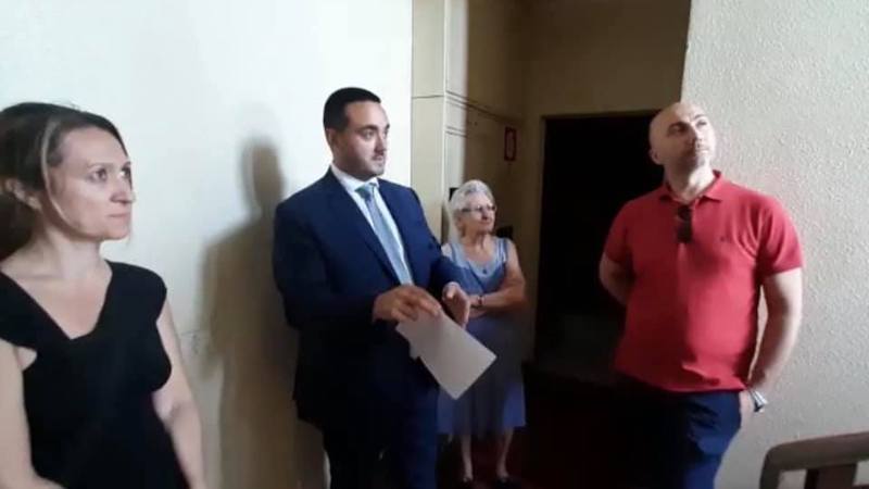 Ascensore bloccato da 11 giorni: anziani prigionieri in casa