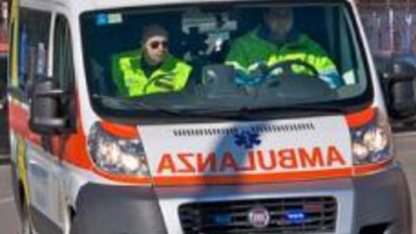 Incidente tra due auto lungo la provinciale: un ferito e traffico rallentato