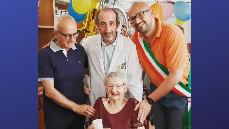 Auguri alla signora Luigina per i suoi cento anni