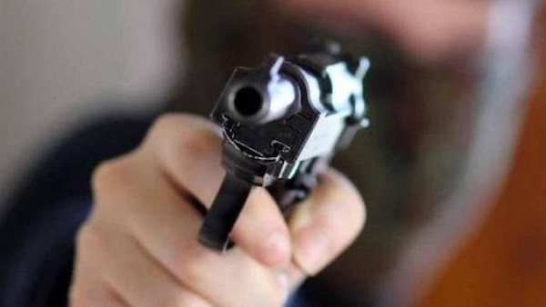 Rapina supermercato armato di pistola: caccia all’uomo
