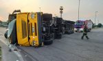 Camion si ribalta lungo la provinciale: traffico paralizzato e autista ferito