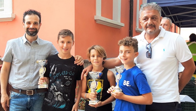 Grande successo della pesca al gambero killer a Opera FOTO