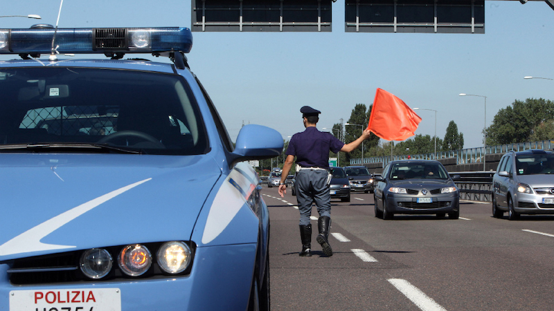 Incidente tra due auto: cinque feriti