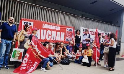 Presidio Auchan, tra i lavoratori anche il sindaco di Cesano Boscone