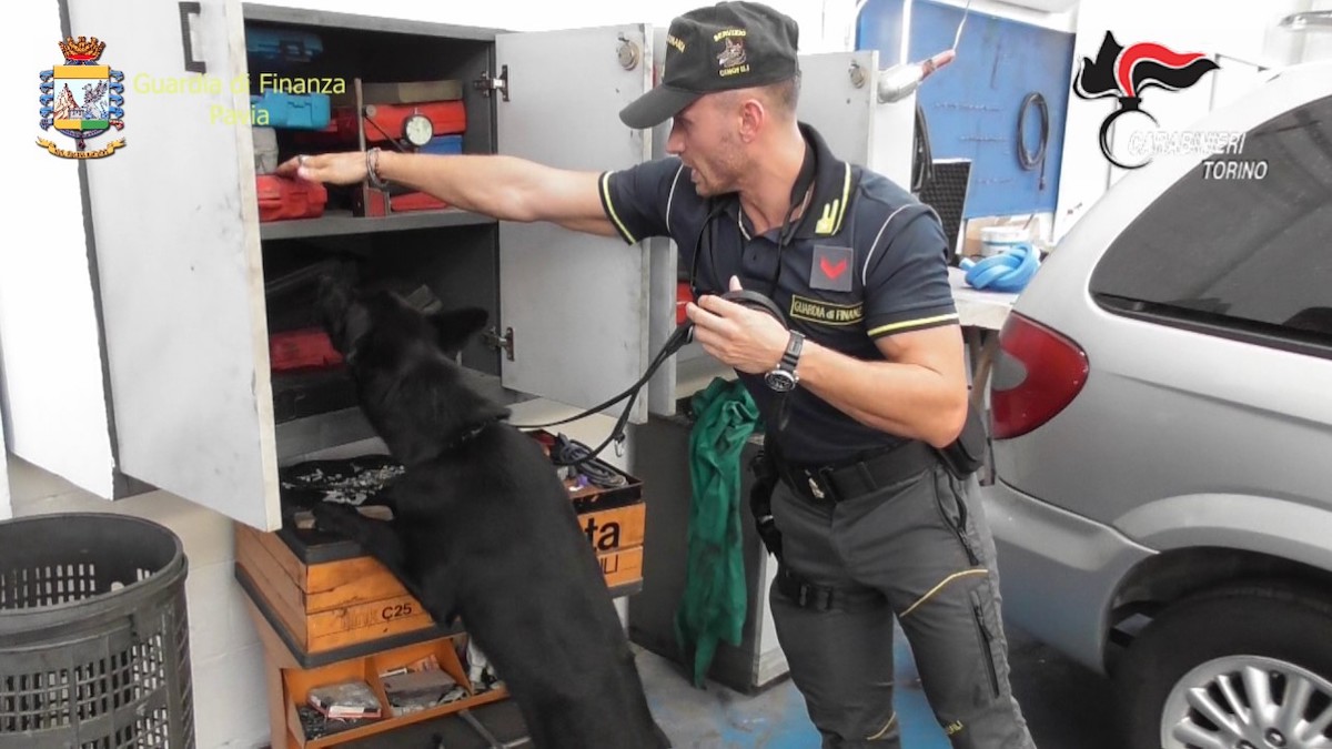 Una raffineria di cocaina dentro autocarrozzeria abusiva a Trezzano FOTO E VIDEO
