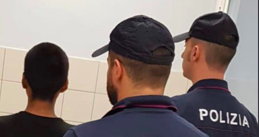 Fermato l’uomo sospettato di aver messo una siringa sulla maniglia dell’auto della polizia
