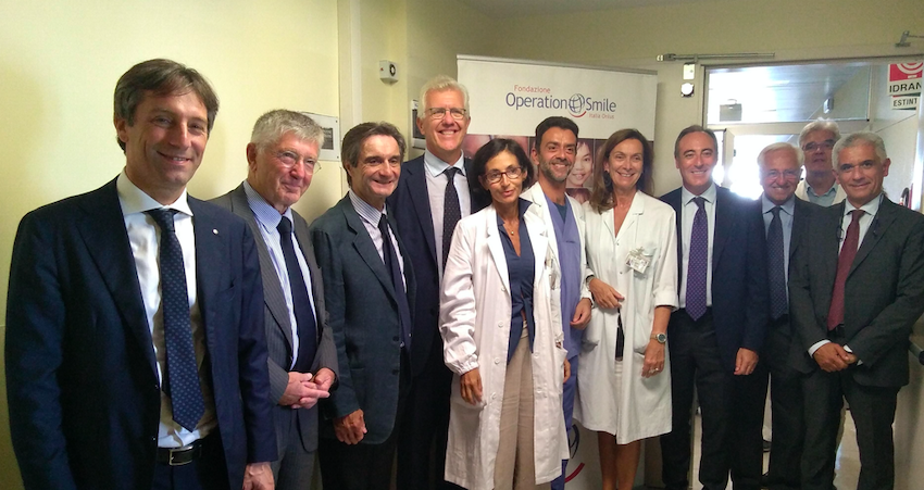 Il Governatore della Regione Lombardia, Attilio Fontana, in visita alla Smile House