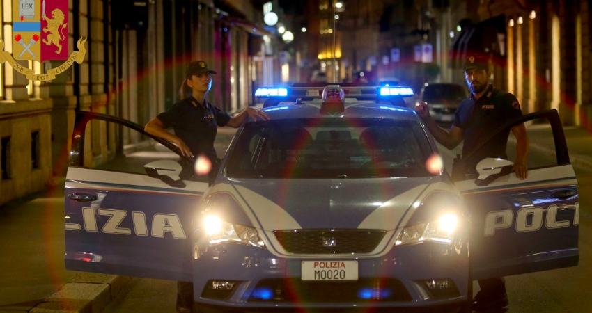 Rubavano dentro le auto in sosta: arrestati.