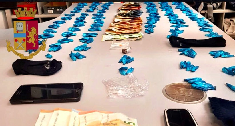 Arrestato spacciatore con 400 dosi di cocaina nelle scarpe
