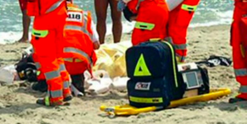 Malore in acqua, muore turista milanese