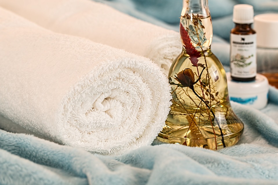 Dormire bene la notte grazie a cromoterapia e aromaterapia