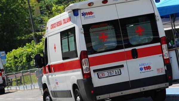 FLASH | Ragazzo di 22 anni investito: è in gravi condizioni