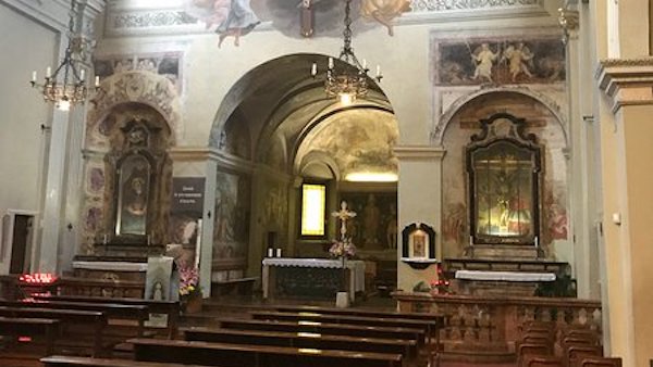 Altare ancora a fuoco: torna il piromane della chiesa di Rozzano
