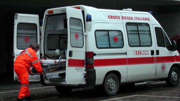 Incidente auto moto: un ferito e traffico rallentato sulla Vecchia Vigevanese