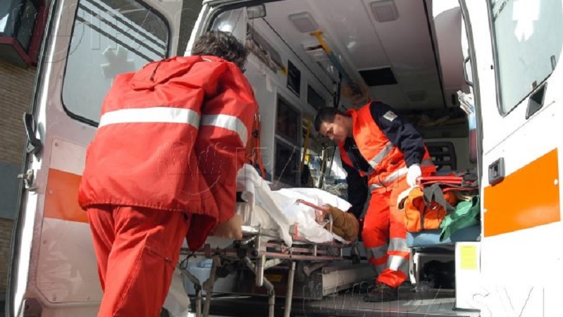Incidente tra due auto: ferita una 16enne