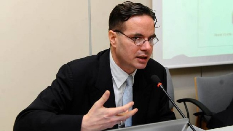 Manifesti su Papalia in versione drag queen, Klaus Davi dovrà pagare la multa