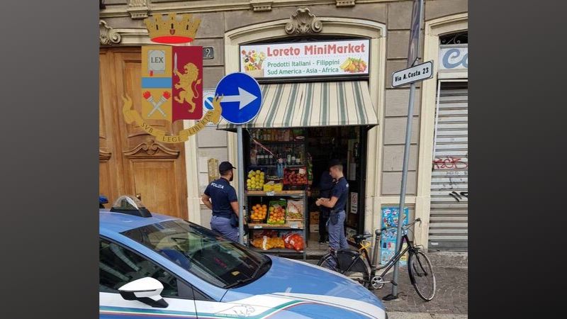 Merce scaduta sugli scaffali del minimarket