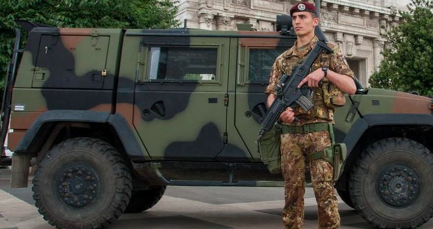 Militare ferito al collo con una forbice in Stazione Centrale