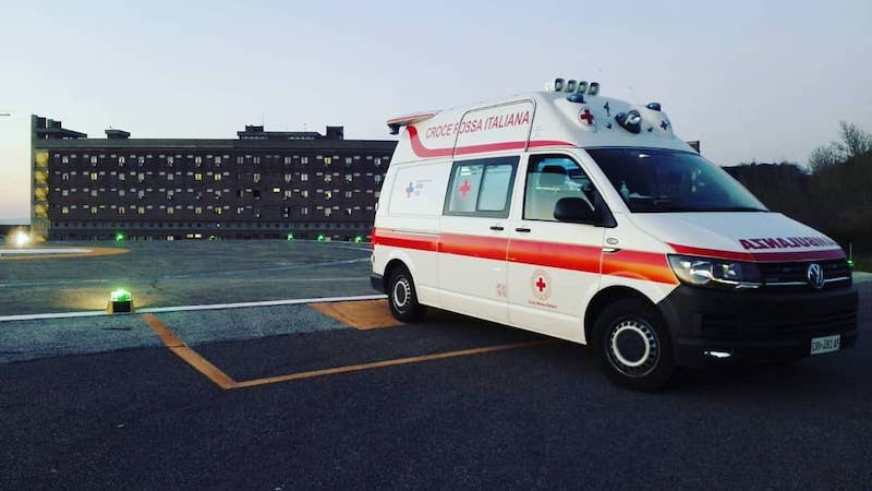Scontro tra auto e moto a Buccinasco: due feriti