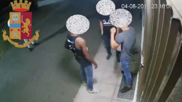 Aggressione e rapina per comprare una base musicale: arrestato dj