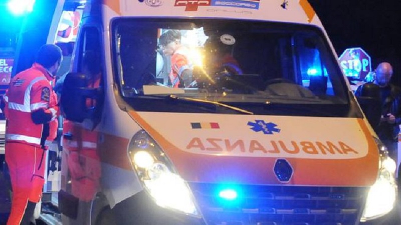 Infortunio sul lavoro, donna travolta da un pesante rotolo