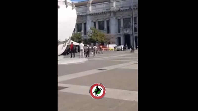 Militare aggredito in Stazione Centrale, il video della violenza
