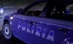 Non si ferma allo stop della polizia e scatta l'inseguimento