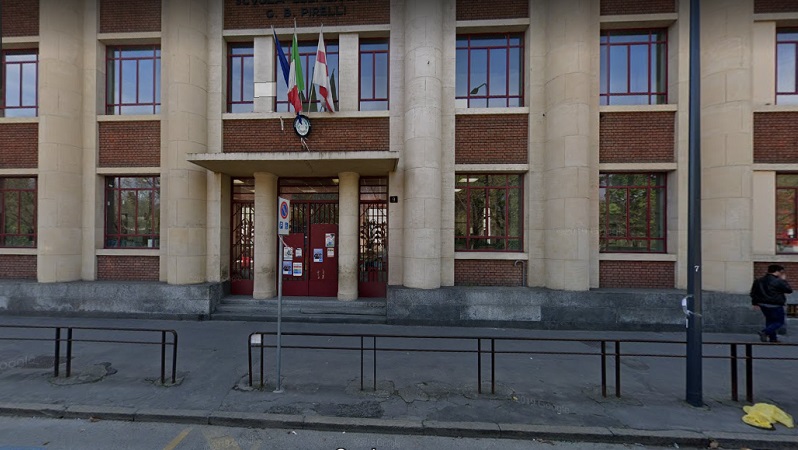 Bambino precipitato a scuola, avviati gli accertamenti per la morte cerebrale