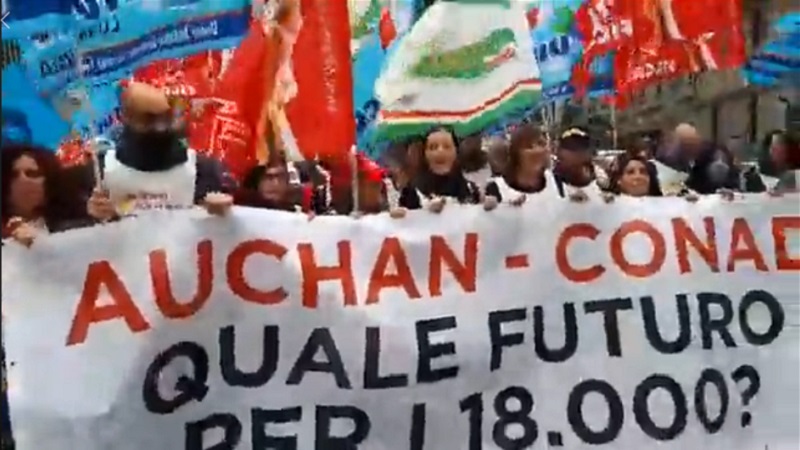 Passaggio Auchan-Conad: in centinaia manifestano, sciopero nazionale