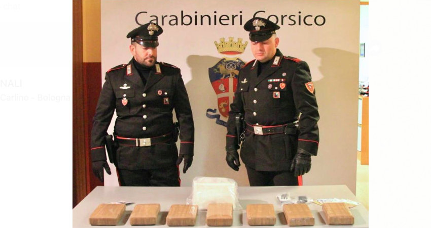 Tenta la fuga con 2 milioni di euro in cocaina: arrestato dai carabinieri