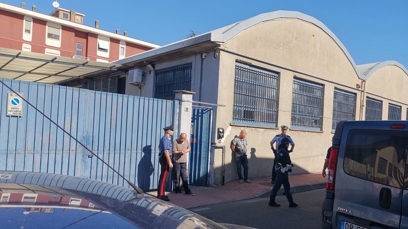 Un altro capannone con alloggi abusivi: il racconto del blitz
