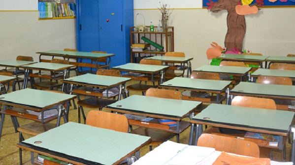 Maestra elementare denuncia maltrattamenti su bimba e viene sospesa