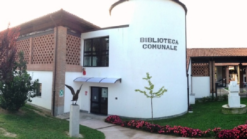 Molesta 13enne in biblioteca, il giudice: “Deve rimanere in carcere”