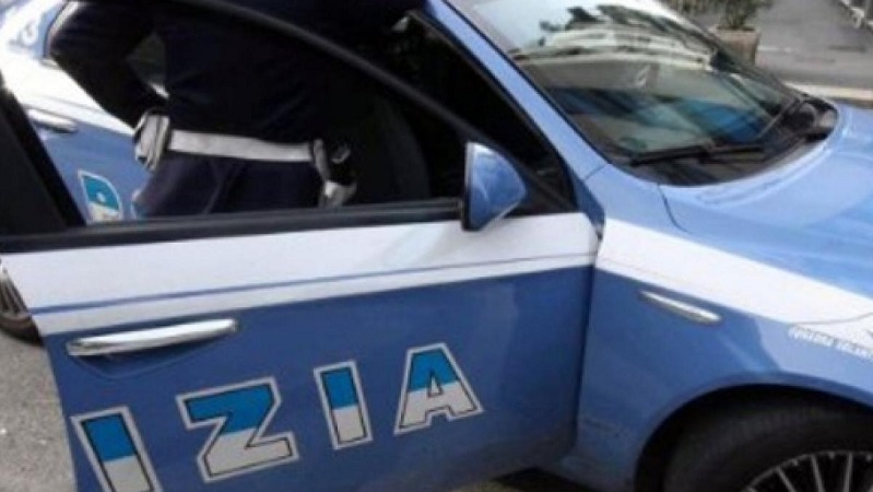 Picchiano negoziante per non pagare: un arrestato e complice in fuga