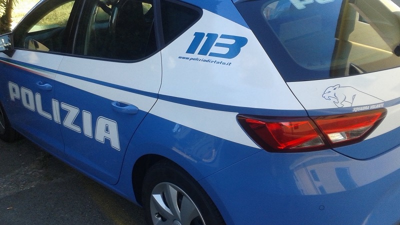 Ragazza di 20 anni violentata fuori dalla discoteca