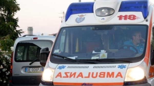 Donna di 37 anni investita da un pullman: è gravissima