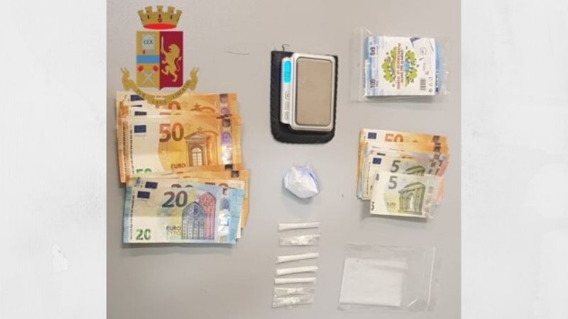 Cocaina nascosta nel motorino e in casa: arrestato spacciatore