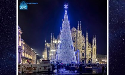Albero di Natale innovativo in piazza Duomo pronto per splendere. Vi piace?