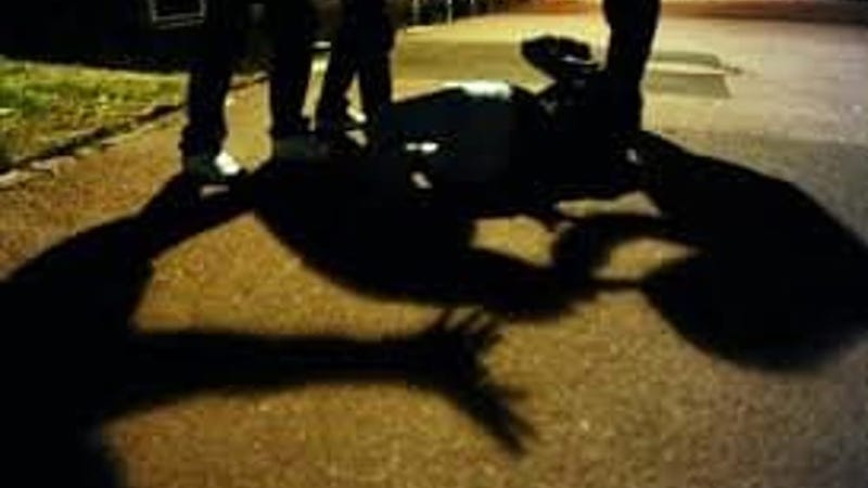 Rissa in strada: la polizia arresta cinque persone
