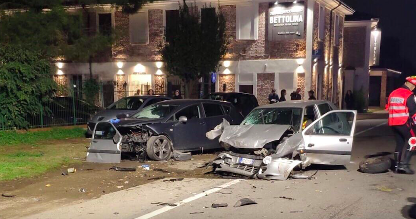 Grave incidente sulla ss494: sei feriti di cui due bambini – FOTO